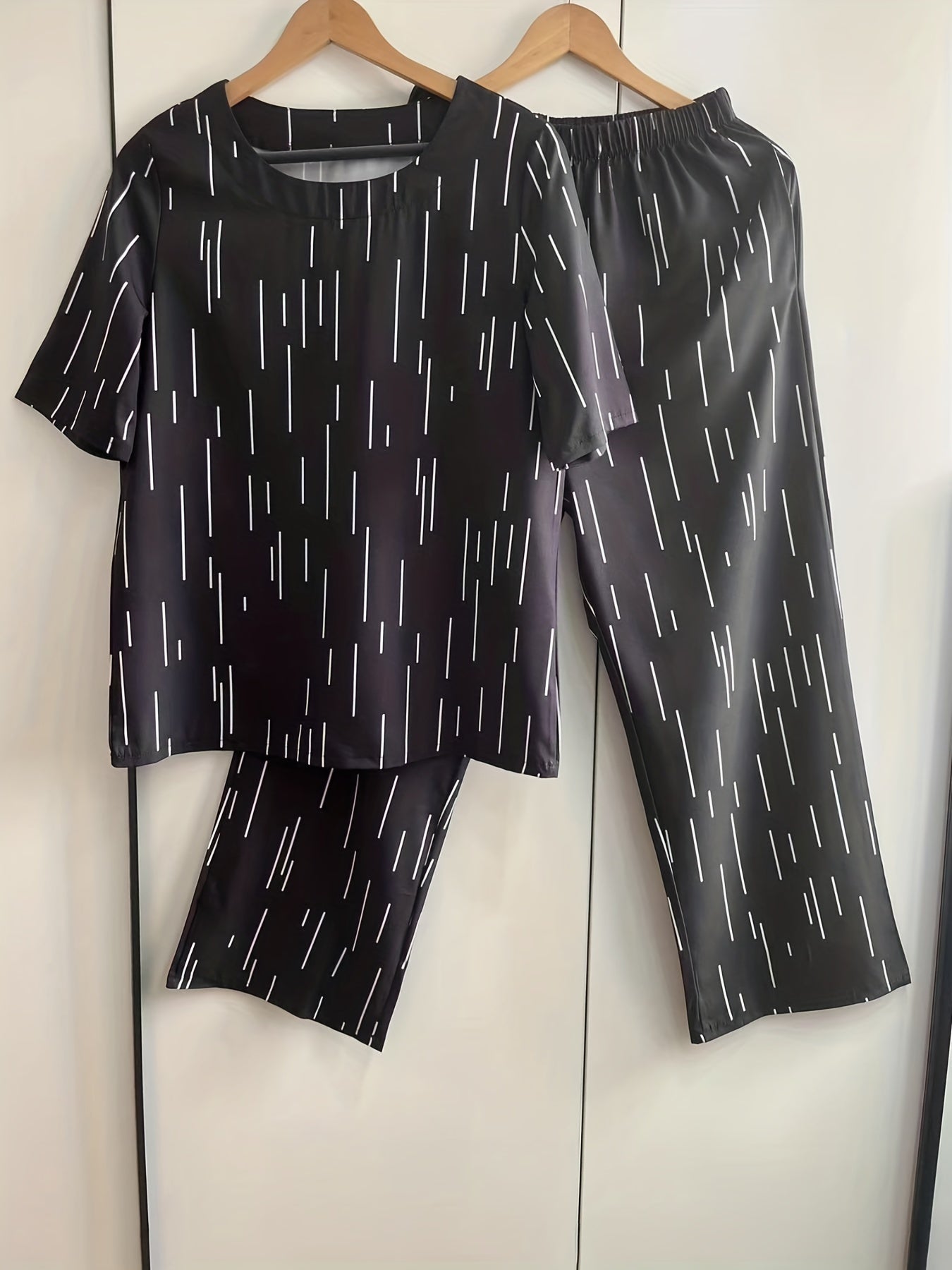 Two-Piece Chic Stripe Outfit - Crew Neck Half Sleeve Tee & Elastic Wide Leg Pants Set - Comfortable, Breathable, and Stylish Women's Clothing for Everyday Wear
