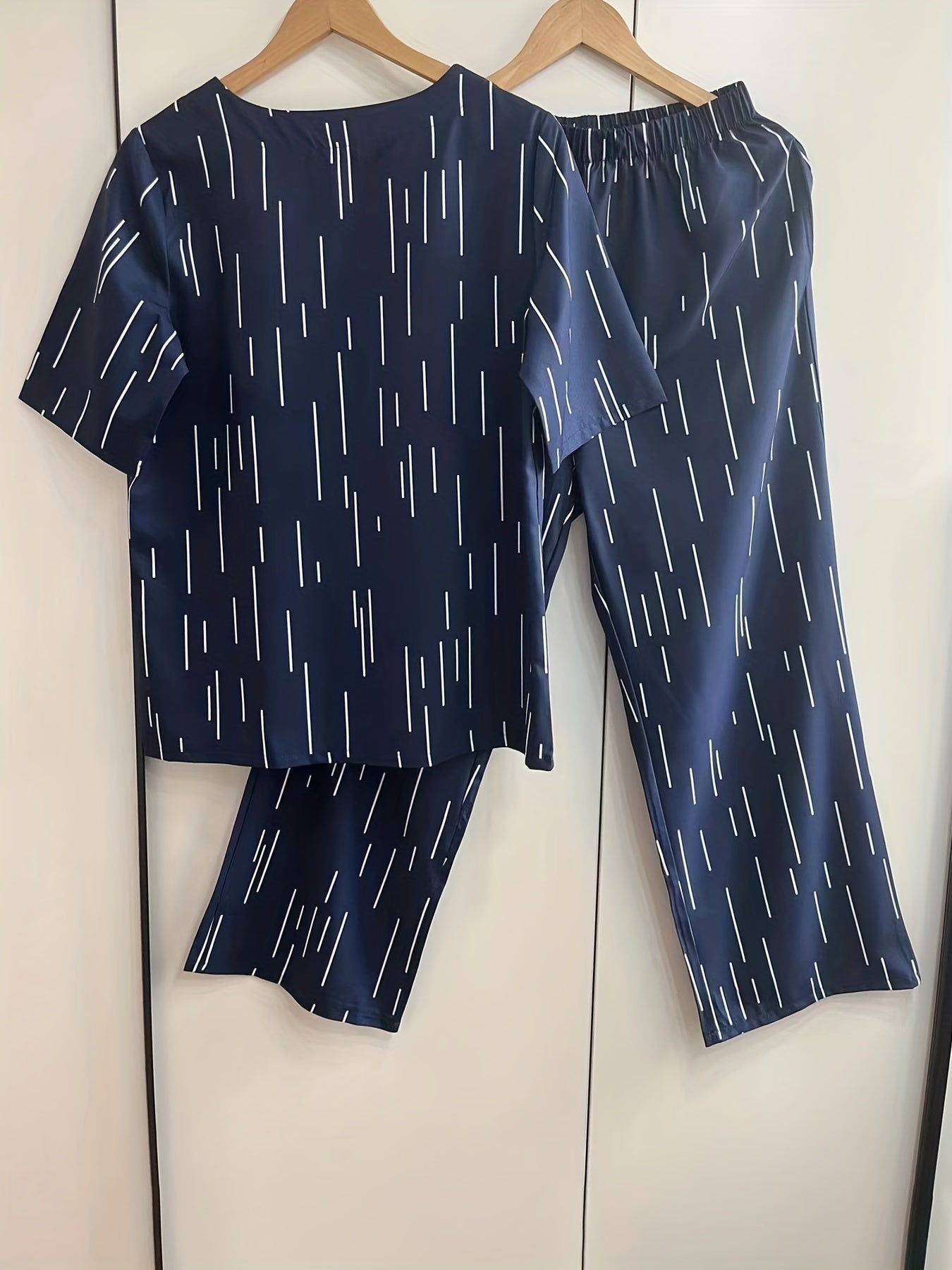 Two-Piece Chic Stripe Outfit - Crew Neck Half Sleeve Tee & Elastic Wide Leg Pants Set - Comfortable, Breathable, and Stylish Women's Clothing for Everyday Wear