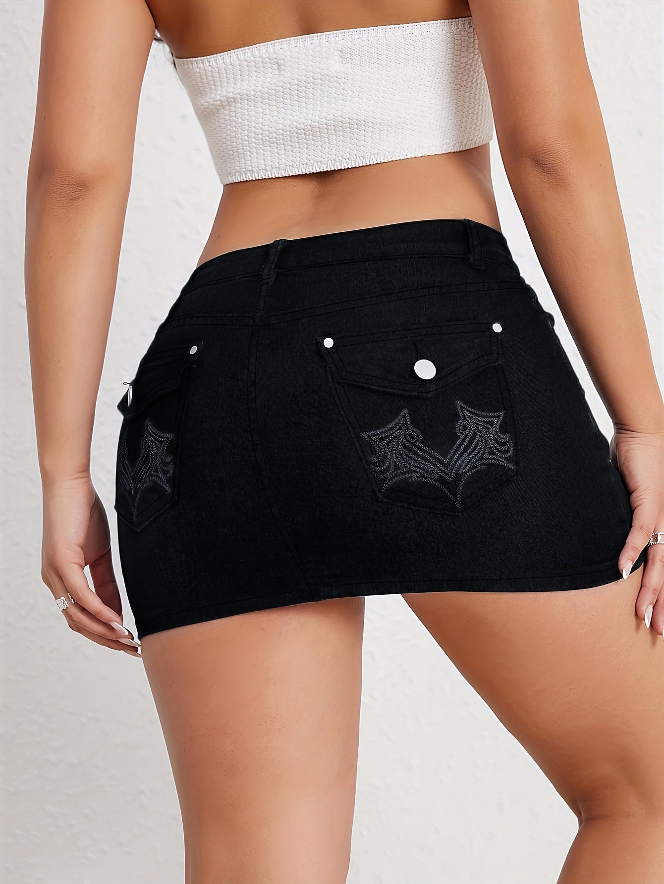 Chic Blue and Black Embroidered Denim Skirt - Slim Fit with Mid-Stretch for Casual Wear