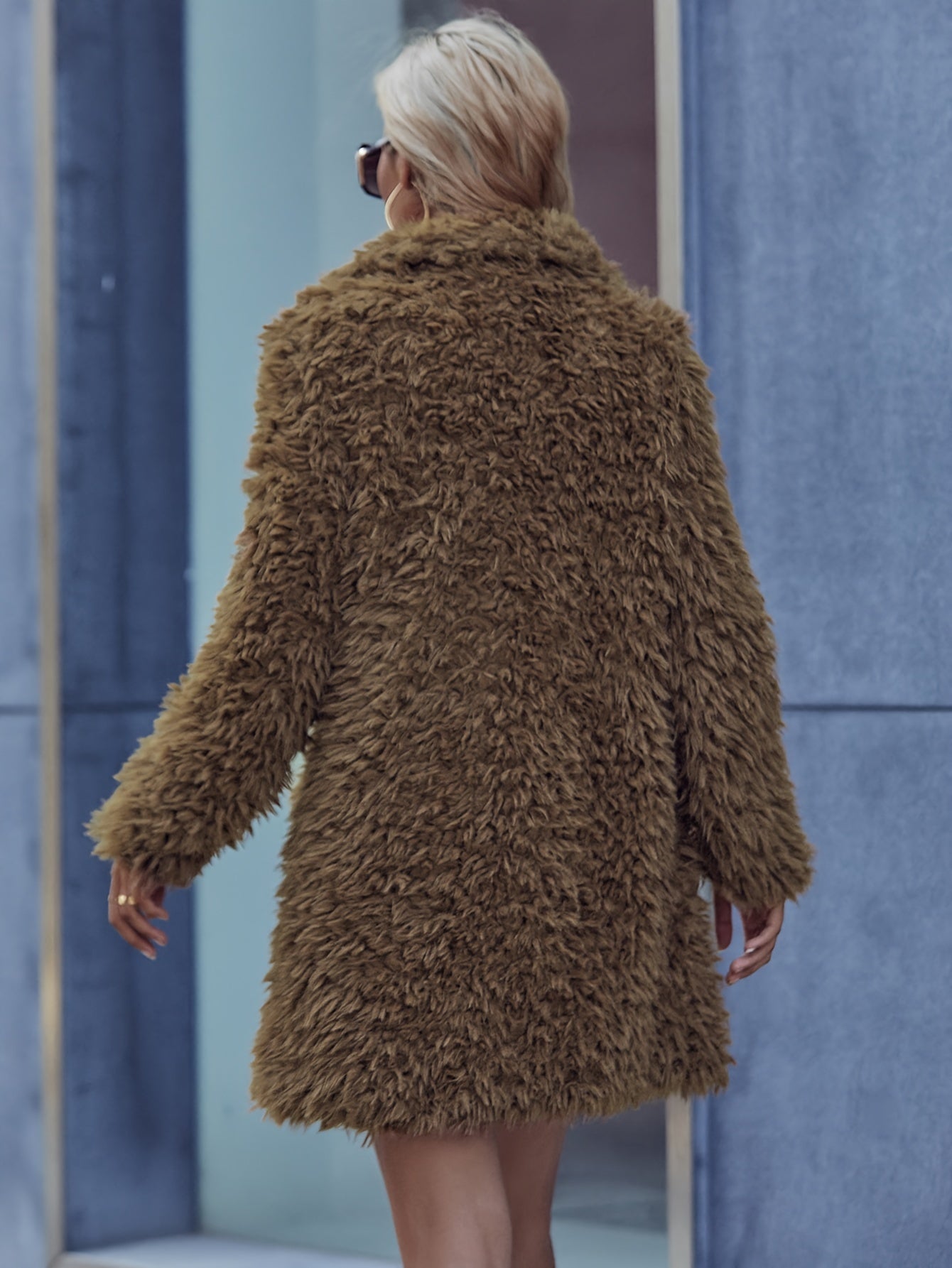 Luxurious Faux Fur Plush Jacket - Warm Long Sleeve Winter Coat for Women with Pockets - Soft, Casual, and Stylish Outerwear for Cold Weather