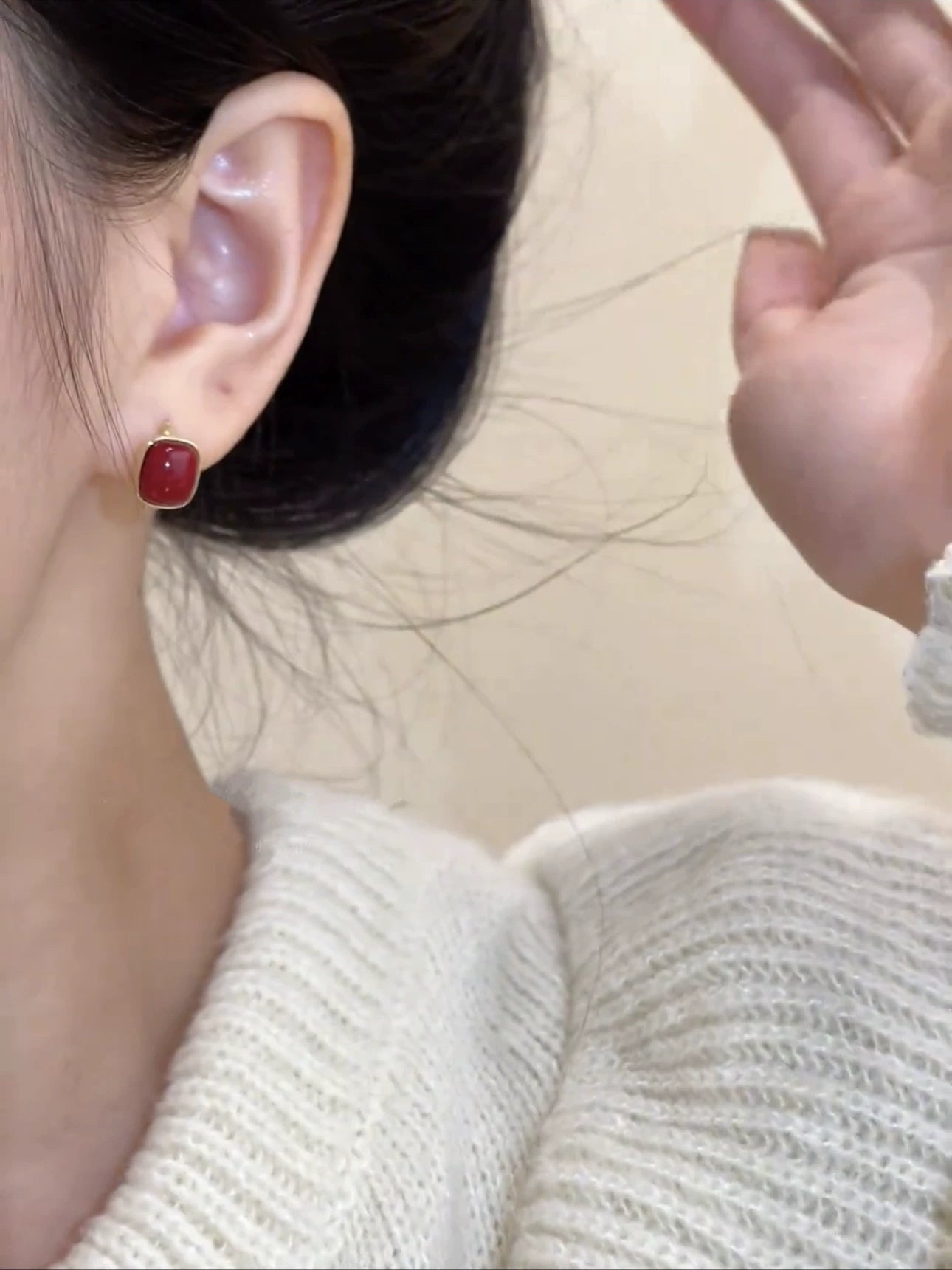 retro red pearl square ear buckle women's niche design high-end earrings fashionable and exquisite versatile earrings