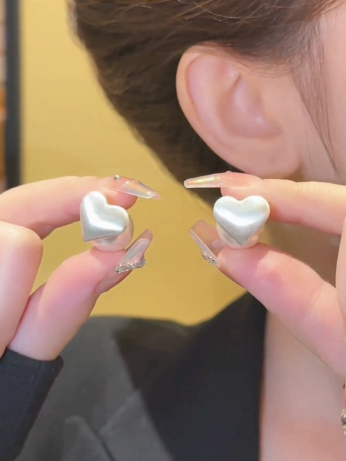style two-wear love pearl stud earrings, high-end personalized earrings, niche design temperament, versatile earrings.