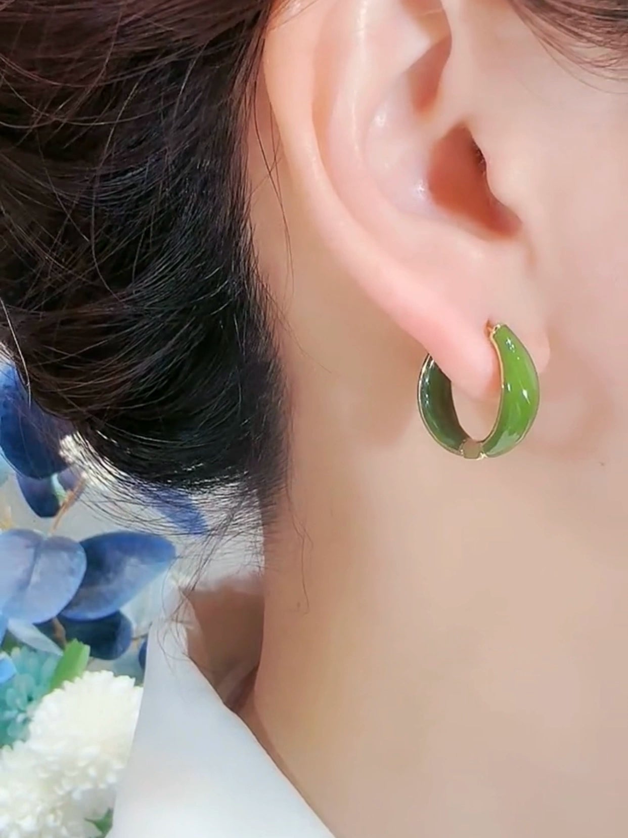 Spring and summer avocado green earrings women's 2025 new trendy temperament versatile ear buckle ring earrings Popular style earrings