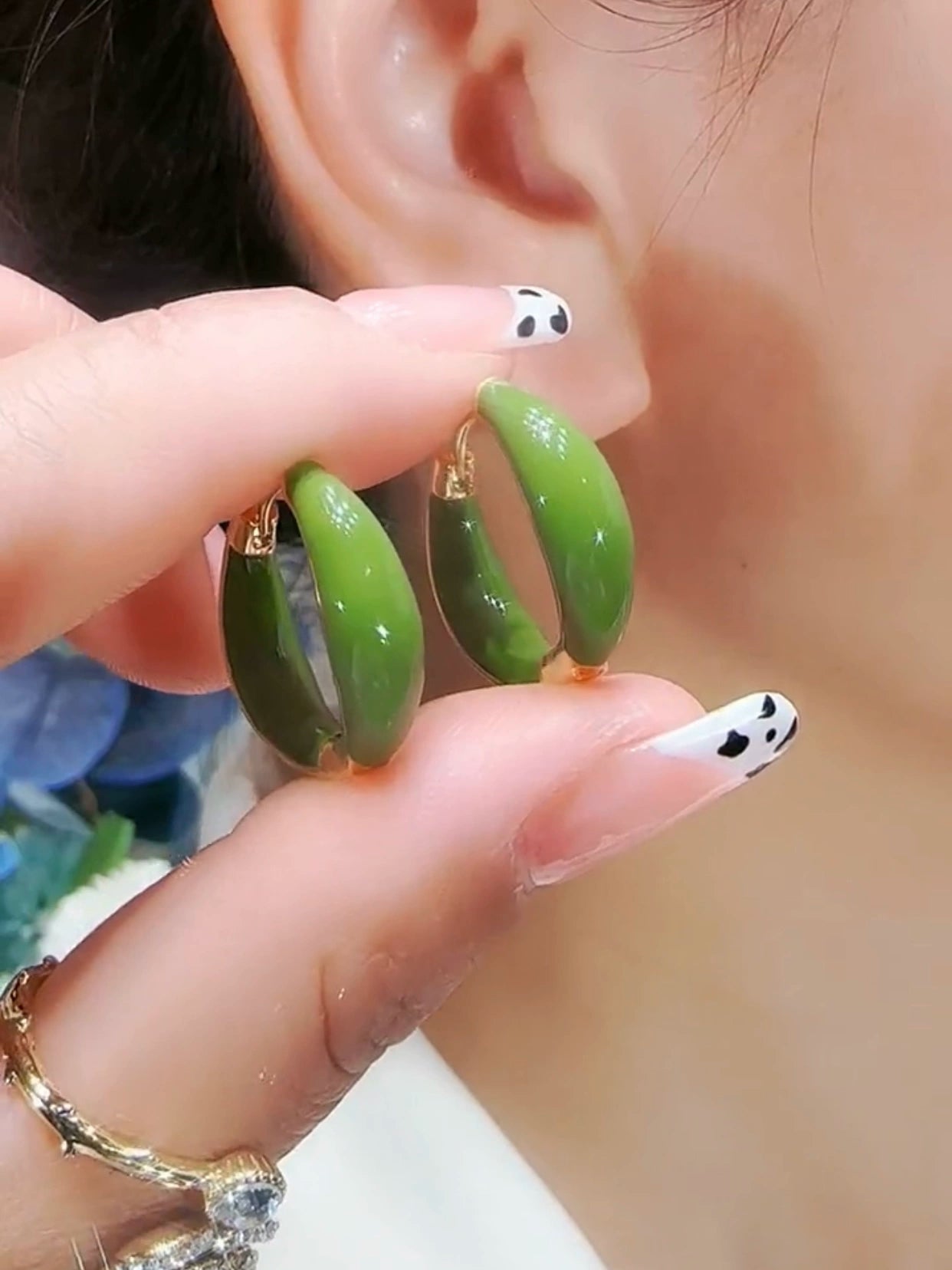Spring and summer avocado green earrings women's 2025 new trendy temperament versatile ear buckle ring earrings Popular style earrings