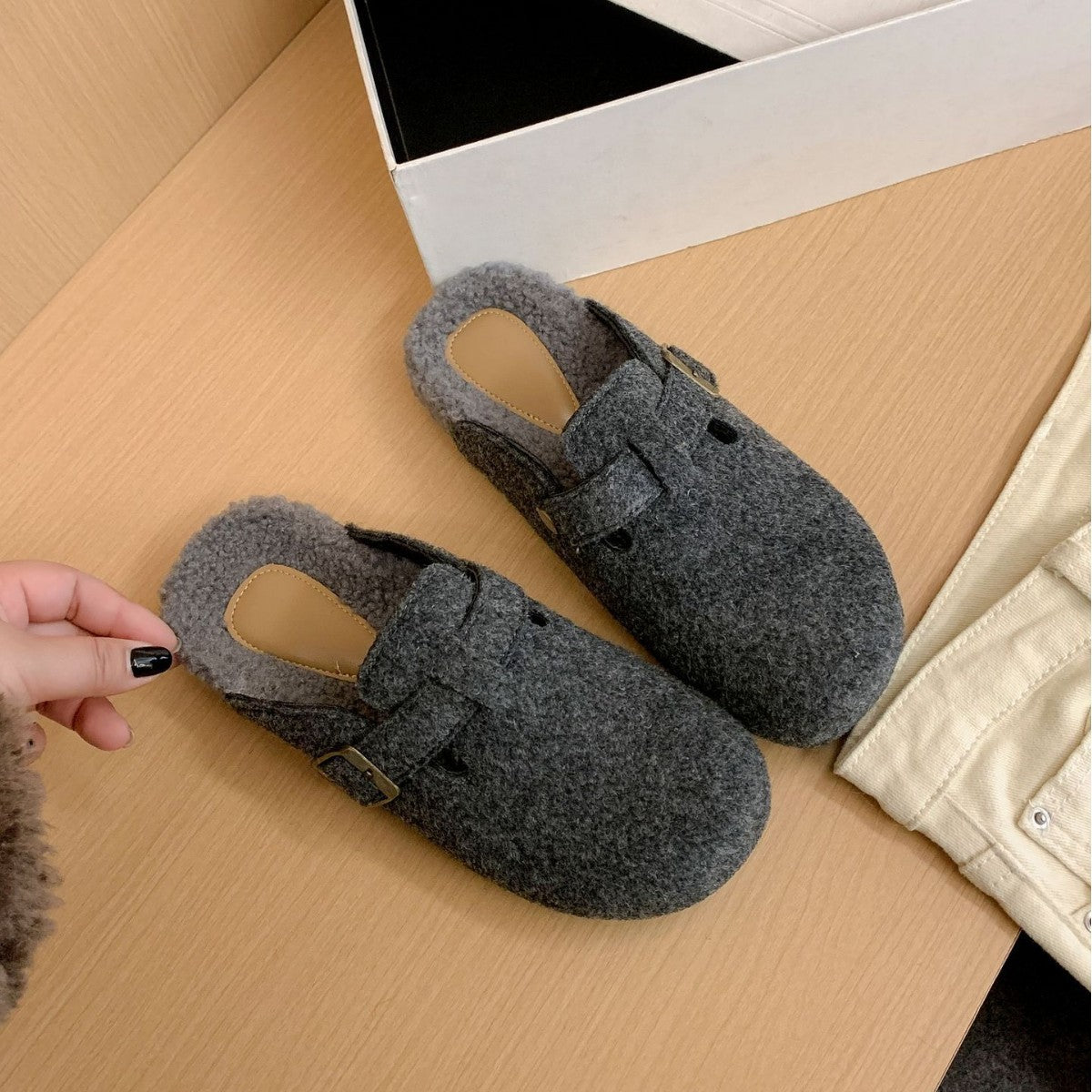 2025 2025 autumn new fashionable non-slip warm velvet inner height increase fluff half drag outer wear thick-soled Birkenstock women's shoes autumn