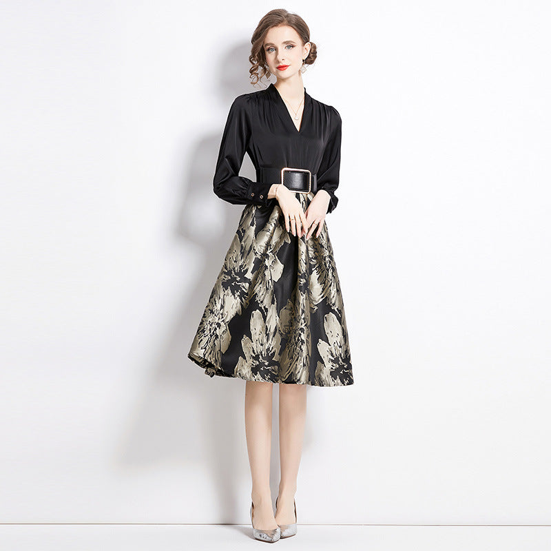 Spring and Autumn new temperament, high sense, waist and thin lace-up, medium and long fake two-piece deep V-neck printed dress tide