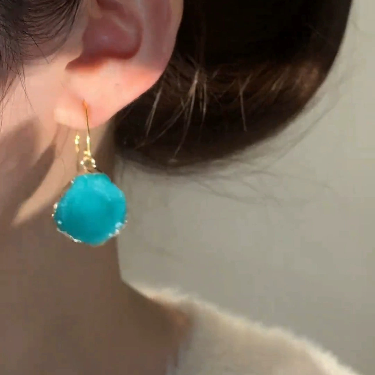 Spring and summer new irregular geometric glacier blue earrings niche design sense fashion versatile ear hook light luxury earrings