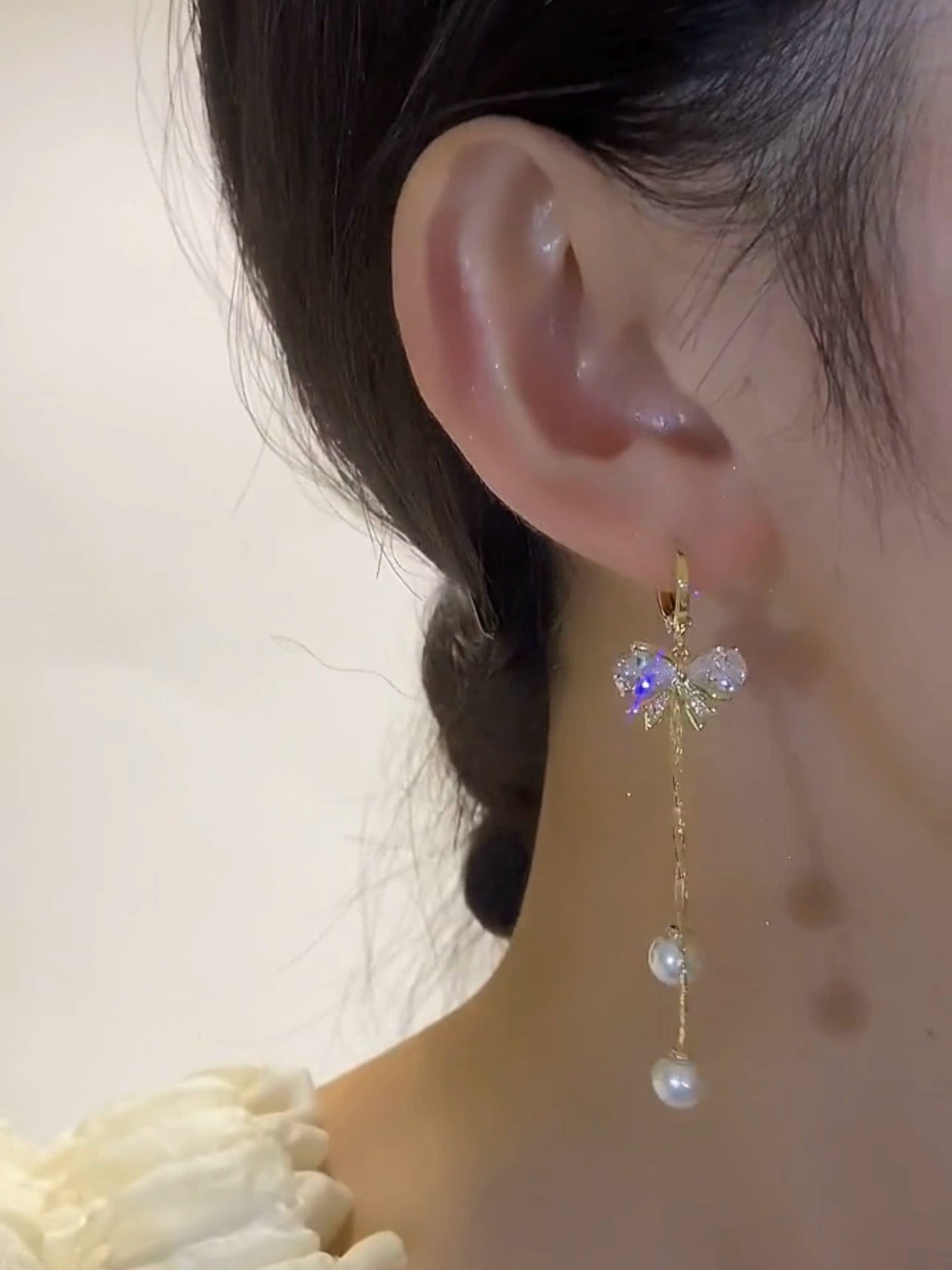 Super flash crystal bow fringed earrings, high-end long pearl earrings, versatile temperament, showing face and thin earrings for women