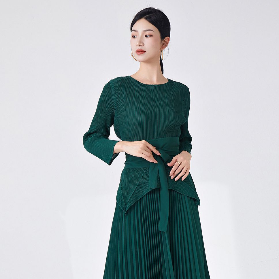 2025 Spring and summer new women's clothing long-sleeved T-shirt women's high-end pleated texture bottoming shirt versatile solid color textured top women
