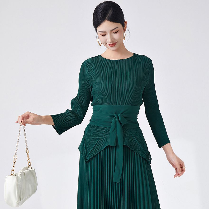 2025 Spring and summer new women's clothing long-sleeved T-shirt women's high-end pleated texture bottoming shirt versatile solid color textured top women