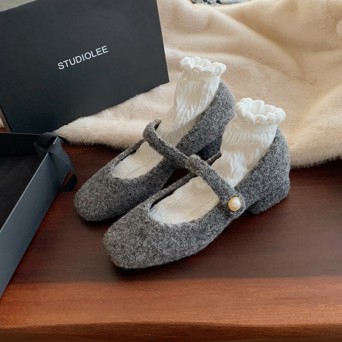 2025 Sheepskin version~ Woolen square head shallow mouth single shoes 2025 temperament elegant gentle velvet warm word Mary