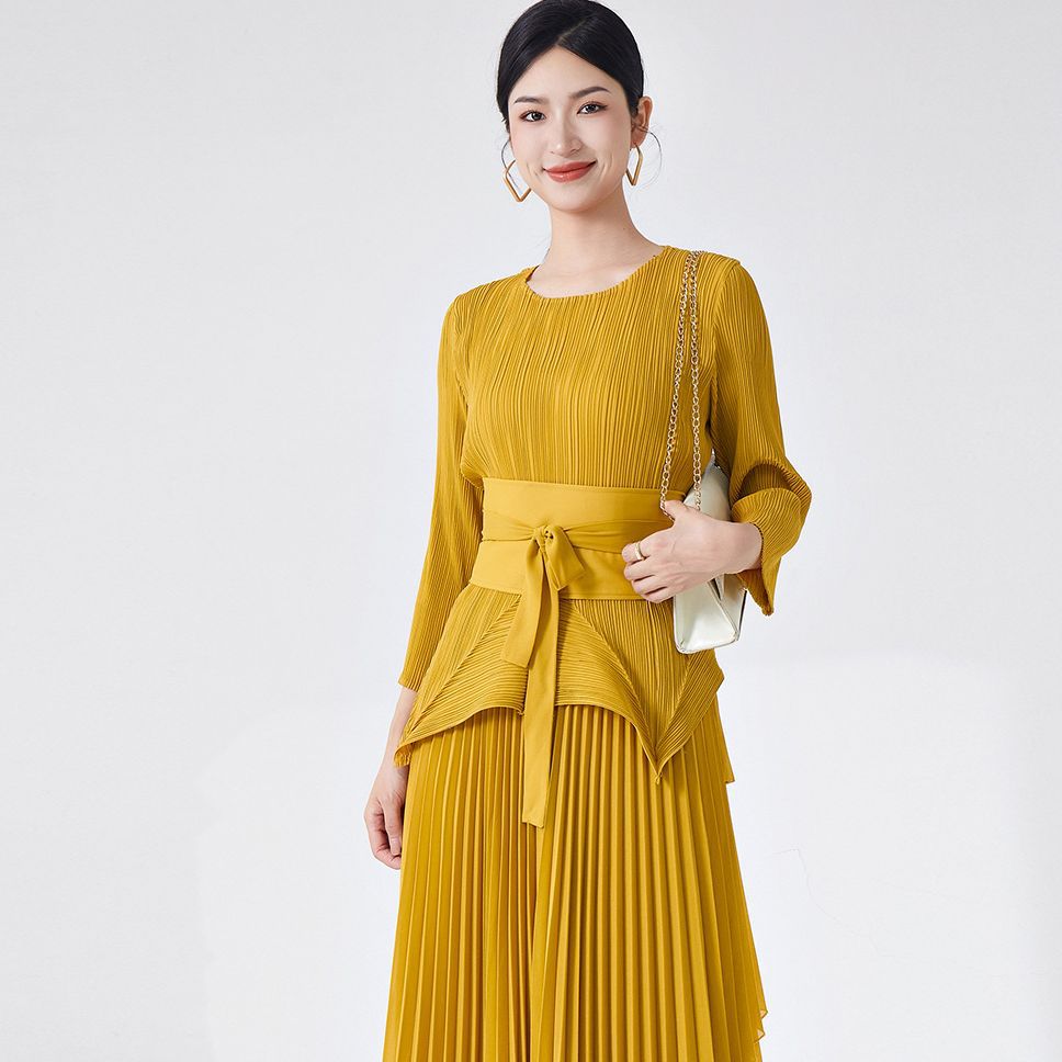 2025 Spring and summer new women's clothing long-sleeved T-shirt women's high-end pleated texture bottoming shirt versatile solid color textured top women