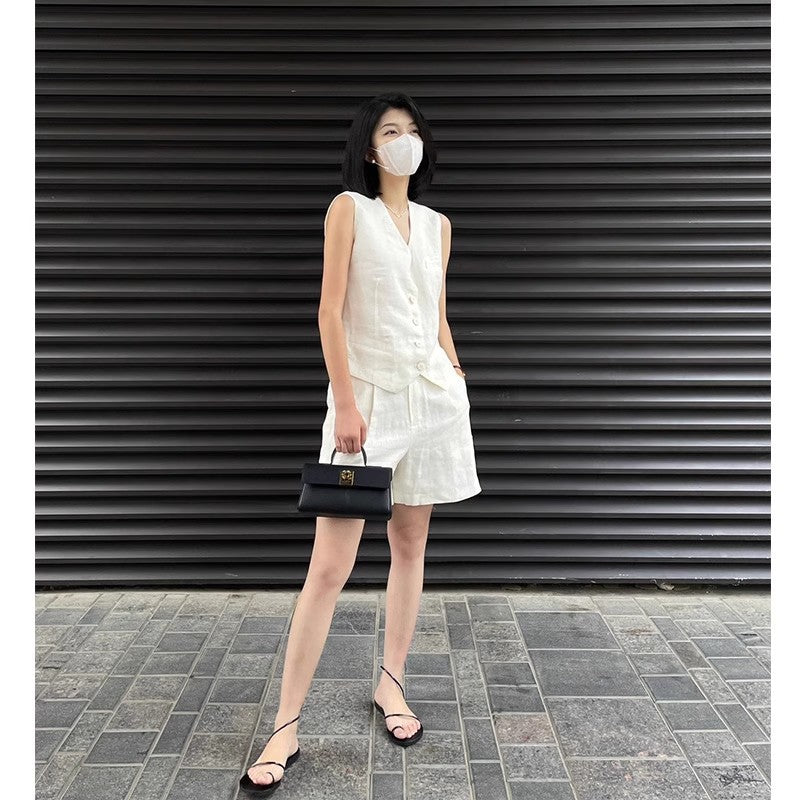 White cotton and linen vest suit women's summer 2025 new fashion temperament capable fragrant top shorts two-piece set