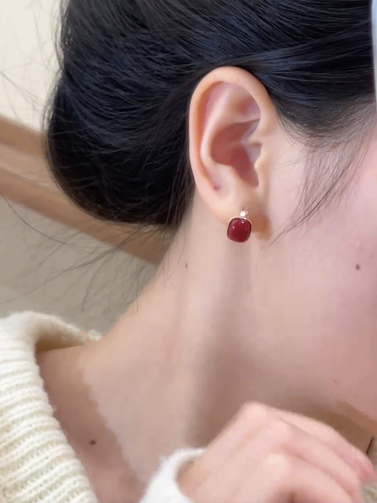 retro red pearl square ear buckle women's niche design high-end earrings fashionable and exquisite versatile earrings