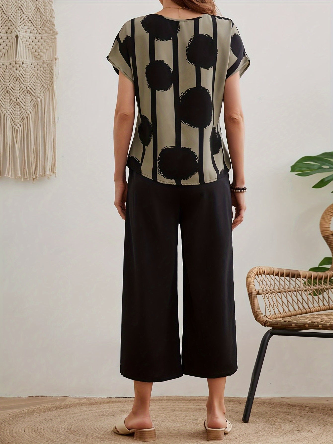 Summer Chic Pantsuit Set - Women's Casual Dot Print Crew Neck Blouse & Solid Color Loose Cropped Pants with Comfortable Fabric and Relaxed Fit - Perfect for Warm Weather Outings