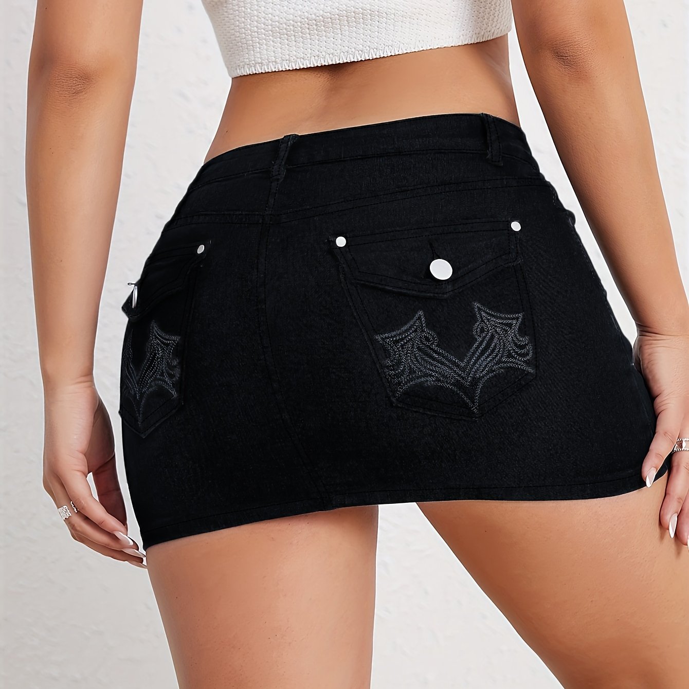 Chic Blue and Black Embroidered Denim Skirt - Slim Fit with Mid-Stretch for Casual Wear