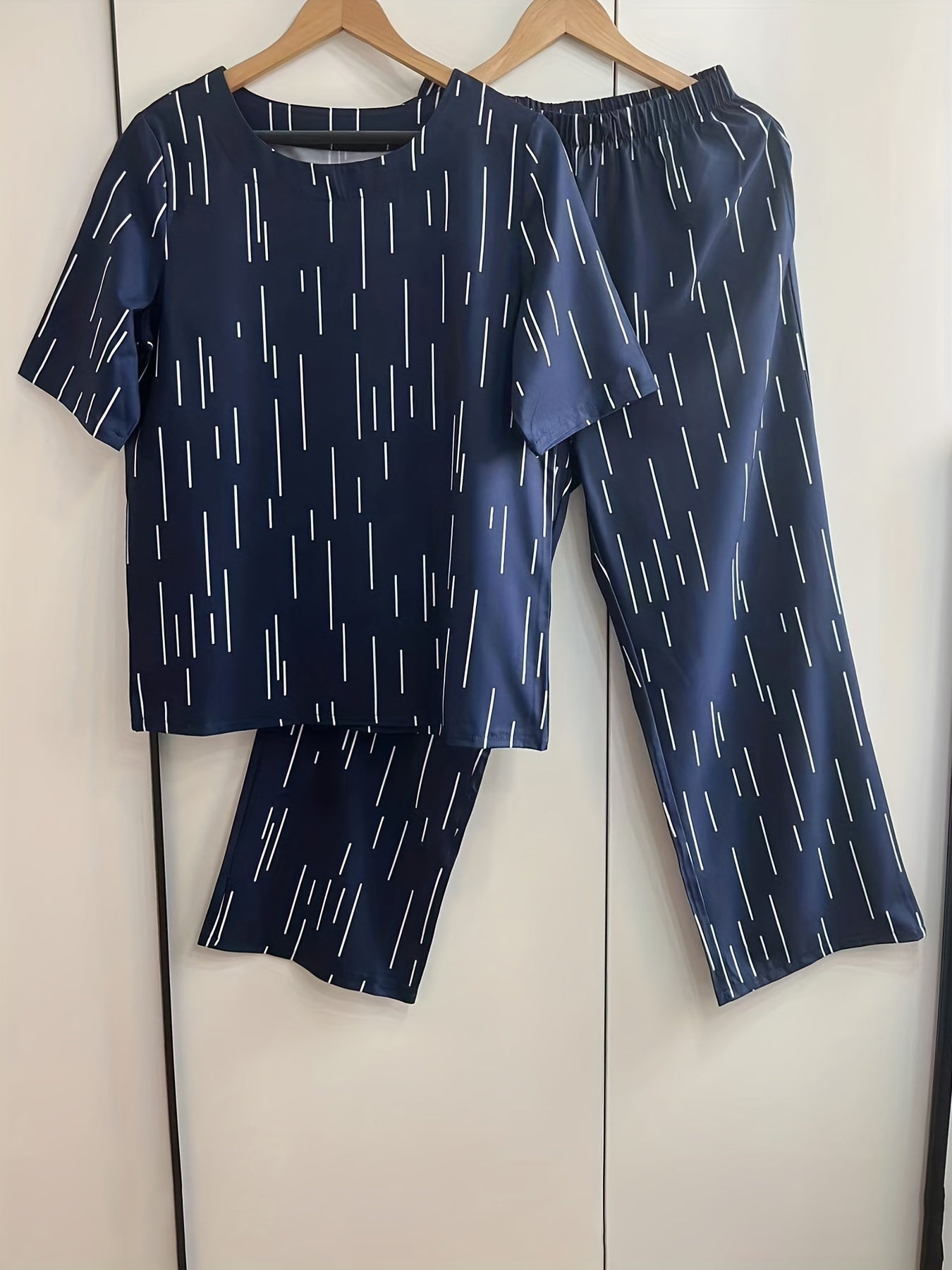 Two-Piece Chic Stripe Outfit - Crew Neck Half Sleeve Tee & Elastic Wide Leg Pants Set - Comfortable, Breathable, and Stylish Women's Clothing for Everyday Wear