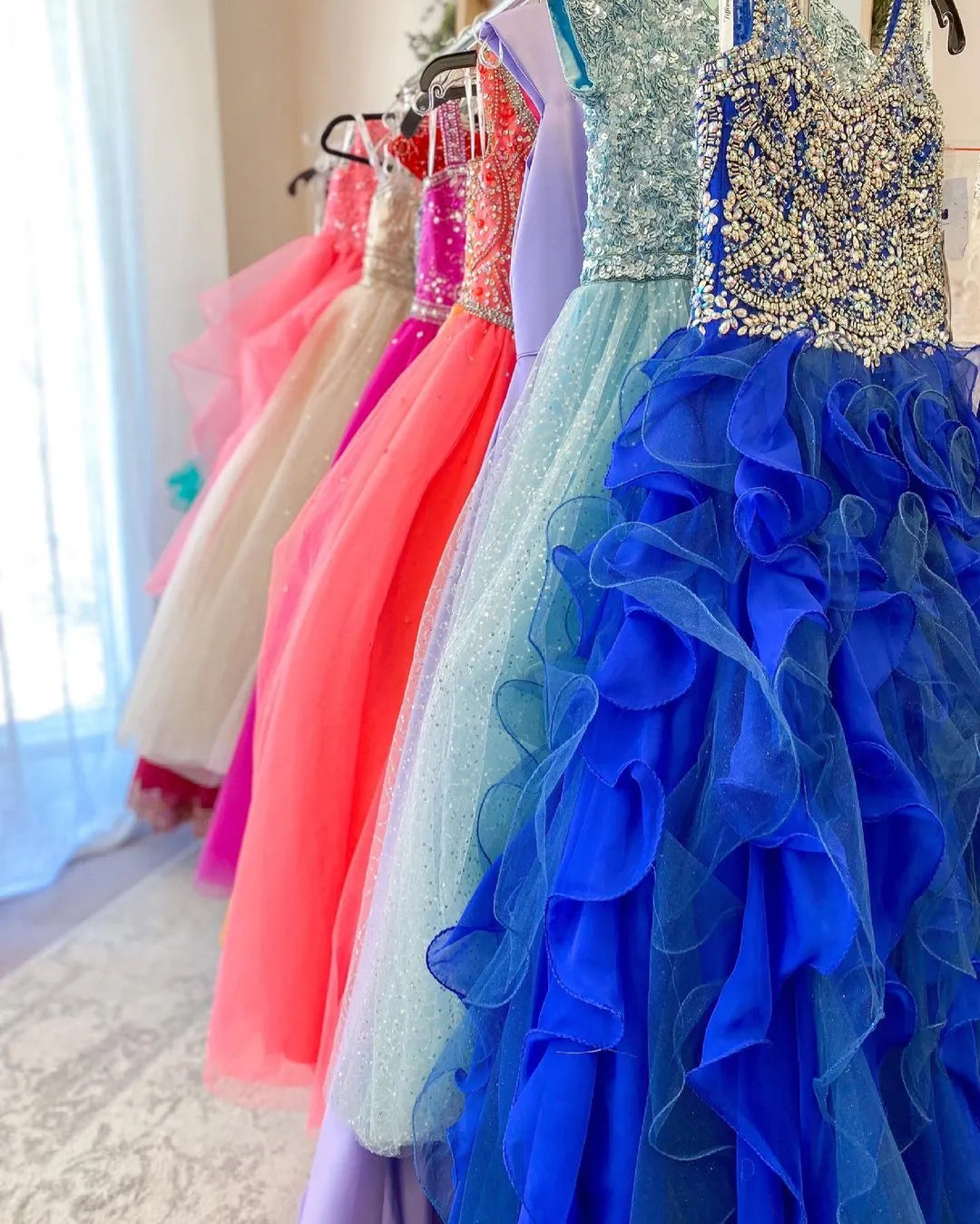 Little Miss Pageant Dress for Teens Juniors Toddlers Sequins White Long Kids Gown Formal Party Beading Halter Neckline rosie Custom-Made Keyhole Back