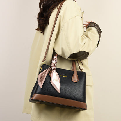 2025 Handbags are fashionable and high-end, large-capacity portable shoulder bags, daily commuting messenger bags, and women's New delivery.
