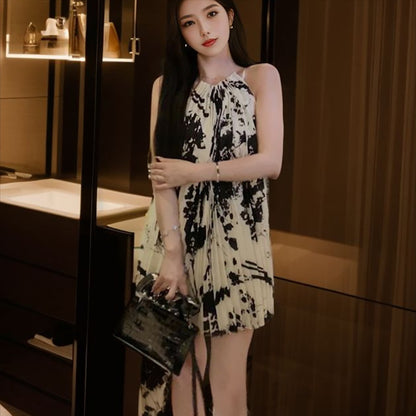 style  temperament neck-hanging sleeveless printed pleated dress/top popular summer new L6118