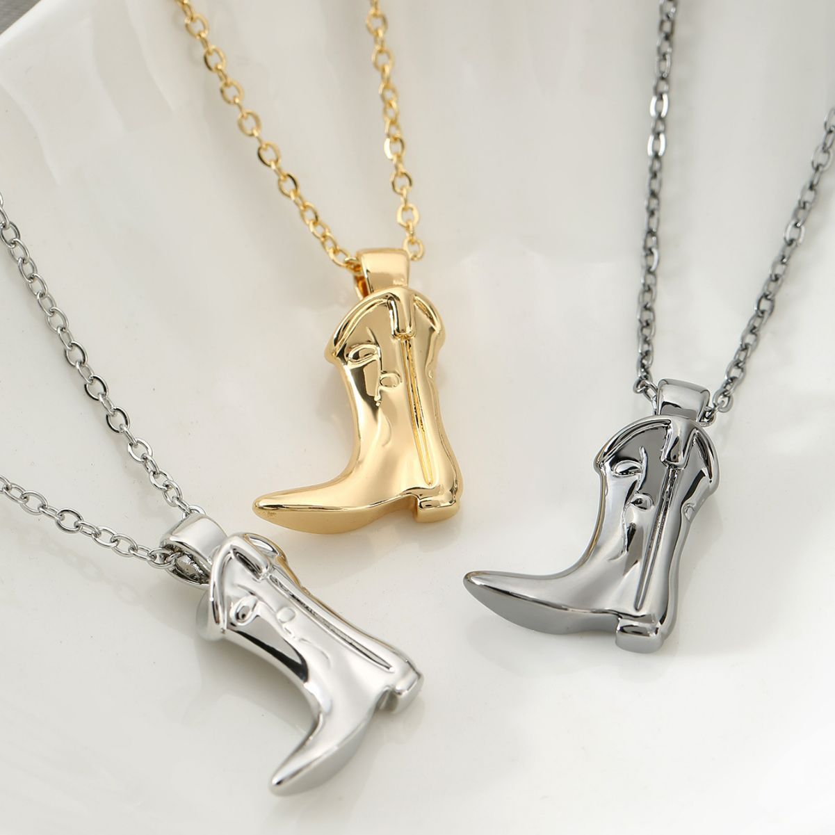 Cross-Border New Arrival Fashion Women's Accessories Personalized Cowboy Boot Pendant HOTan and NEWn Retro Easy Matching Necklace High-Grade Clavicle Chain