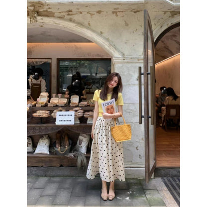 This year's popular beautiful yellow short-sleeved shirt, polka dot skirt, gently tied fried street milk, good two-piece suit for women