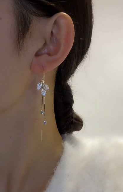 Temperament micro-inlaid leaf fringed earrings niche design sense long anti-lost earrings female fashion Internet celebrity light luxury earrings