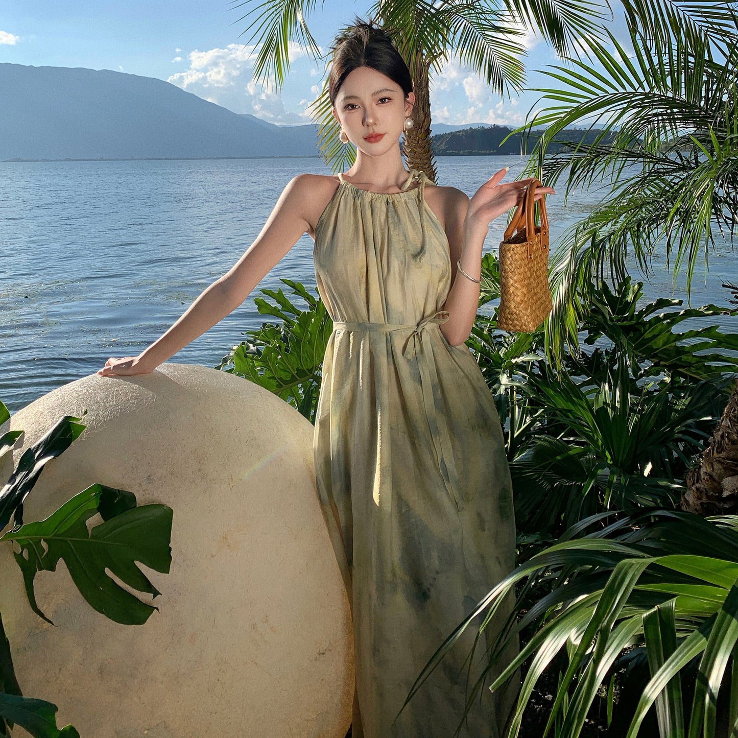 2025 New Chinese sleeveless smudge neck dress women's summer 2025 new high-end off-the-shoulder seaside vacation dress