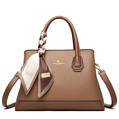 2025 Handbags are fashionable and high-end, large-capacity portable shoulder bags, daily commuting messenger bags, and women's New delivery.