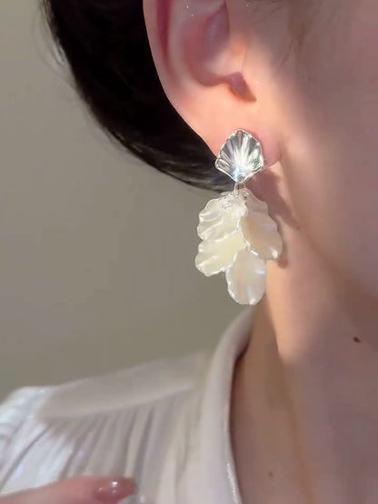 Temperament white petal earrings light luxury niche design high-end shell stud earrings fashion exaggerated vacation style earrings