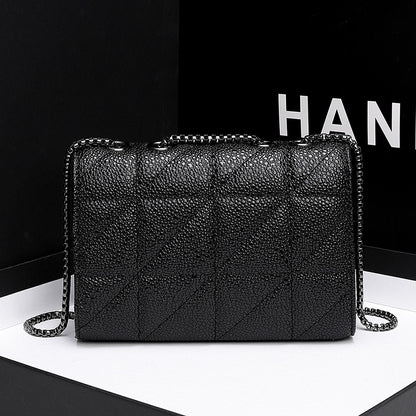 2025 Women's oblique span shoulder bag popular new Xiaoxiangfeng diamond chain bag small square bag Guangzhou factory lock women's bag