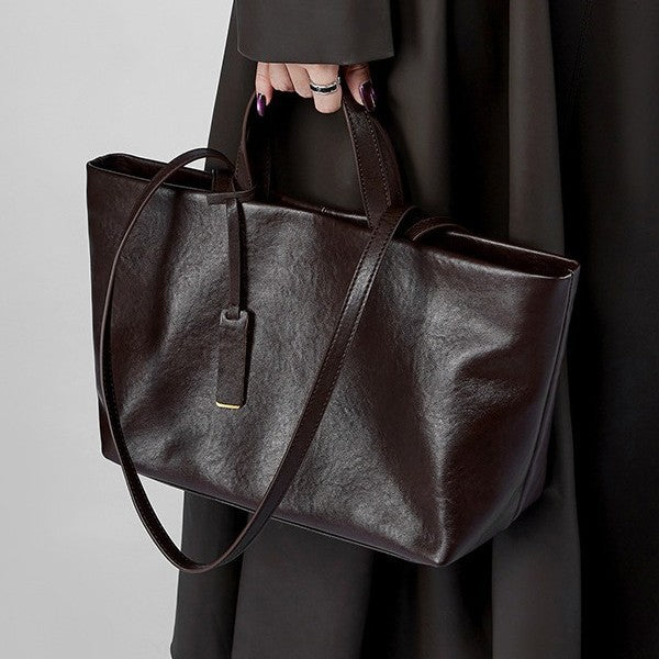 2025 Commuter texture tote bag popular new autumn and winter niche design soft leather shoulder bag large capacity retro cowhide bag