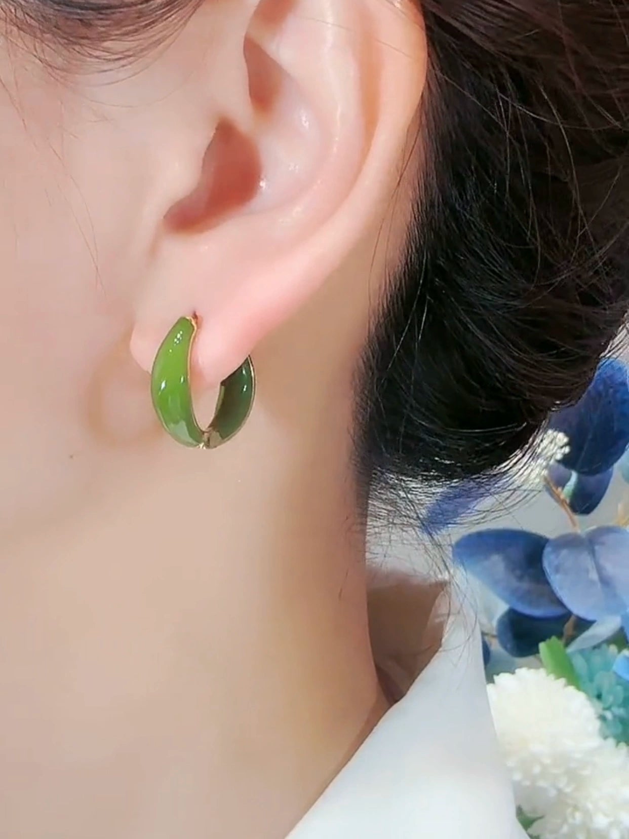 Spring and summer avocado green earrings women's 2025 new trendy temperament versatile ear buckle ring earrings Popular style earrings