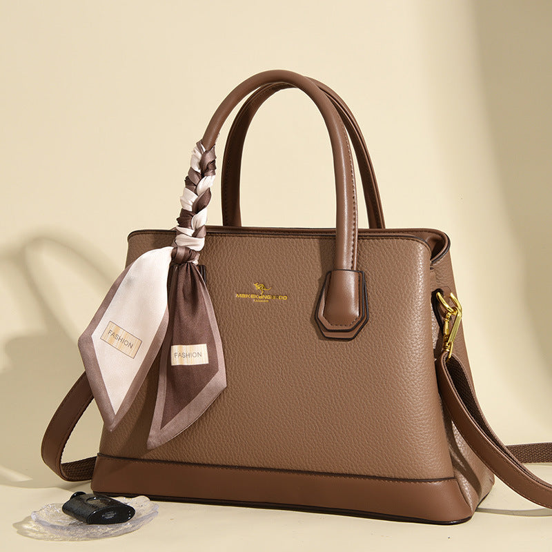 2025 Handbags are fashionable and high-end, large-capacity portable shoulder bags, daily commuting messenger bags, and women's New delivery.