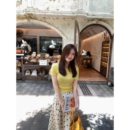 This year's popular beautiful yellow short-sleeved shirt, polka dot skirt, gently tied fried street milk, good two-piece suit for women